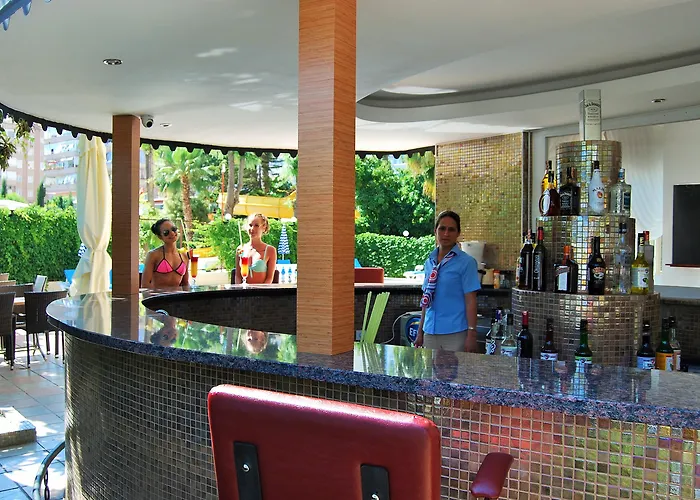 Apartmanhotel Select & 3*